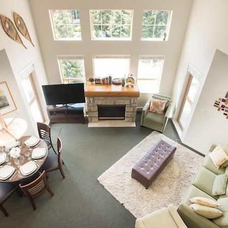 Tyndall Stone Lodge By Cozystay Signature วิสต์เลอร์ ภายนอก รูปภาพ