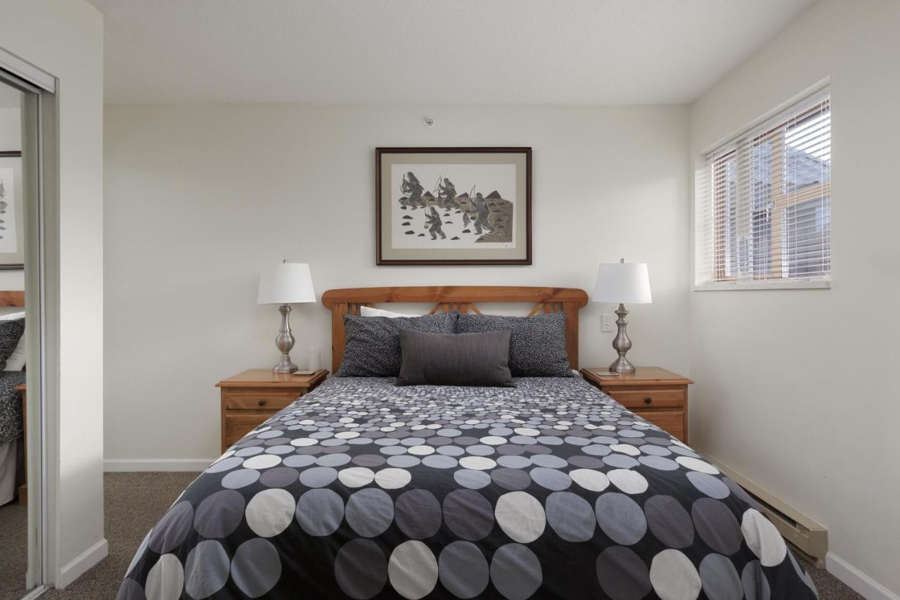 Tyndall Stone Lodge By Cozystay Signature วิสต์เลอร์ ภายนอก รูปภาพ