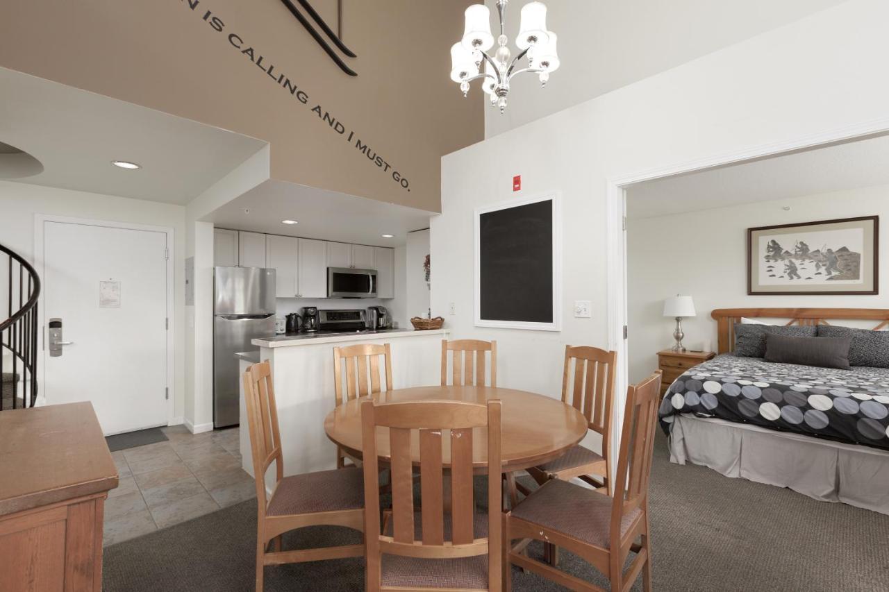 Tyndall Stone Lodge By Cozystay Signature วิสต์เลอร์ ภายนอก รูปภาพ
