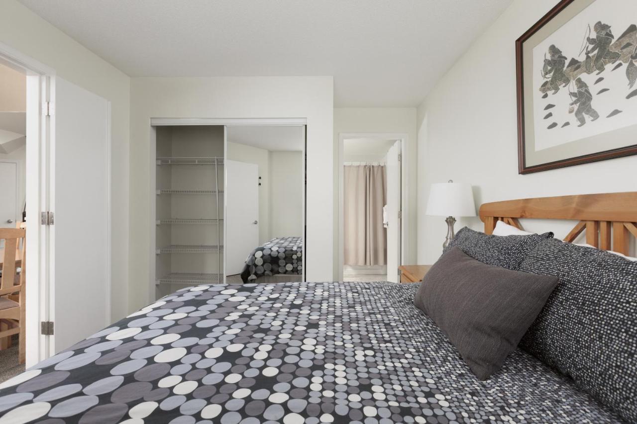 Tyndall Stone Lodge By Cozystay Signature วิสต์เลอร์ ภายนอก รูปภาพ