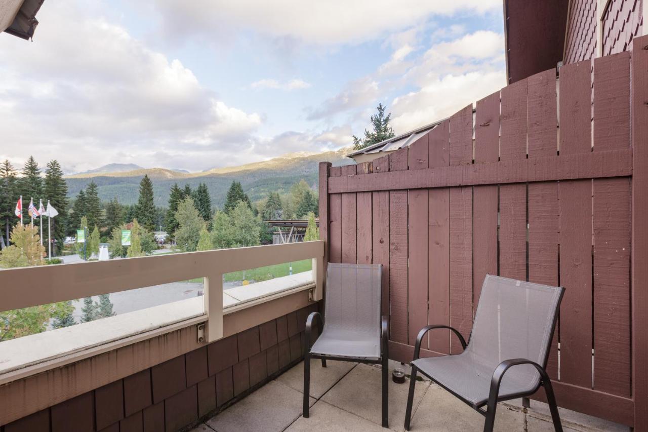 Tyndall Stone Lodge By Cozystay Signature วิสต์เลอร์ ภายนอก รูปภาพ