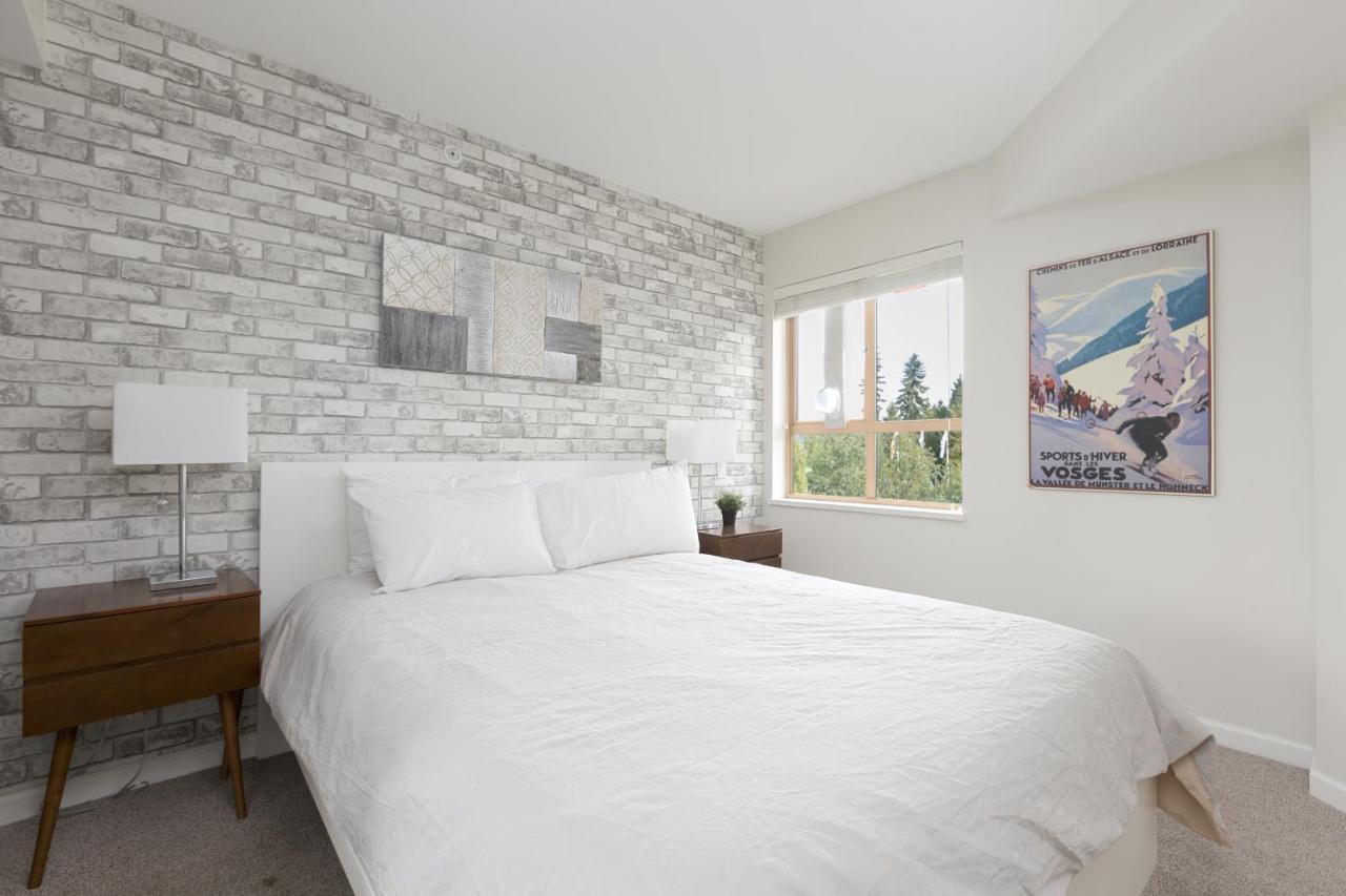 Tyndall Stone Lodge By Cozystay Signature วิสต์เลอร์ ภายนอก รูปภาพ