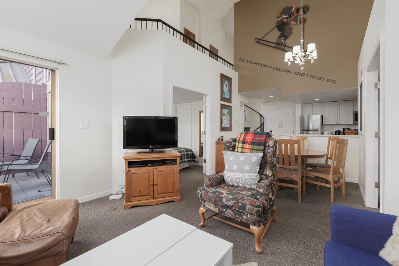 Tyndall Stone Lodge By Cozystay Signature วิสต์เลอร์ ภายนอก รูปภาพ