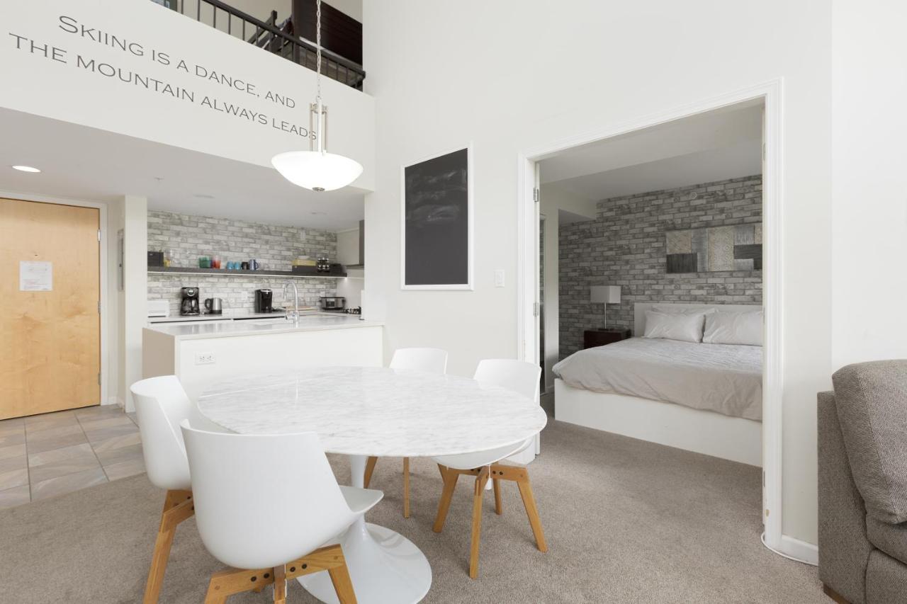 Tyndall Stone Lodge By Cozystay Signature วิสต์เลอร์ ภายนอก รูปภาพ