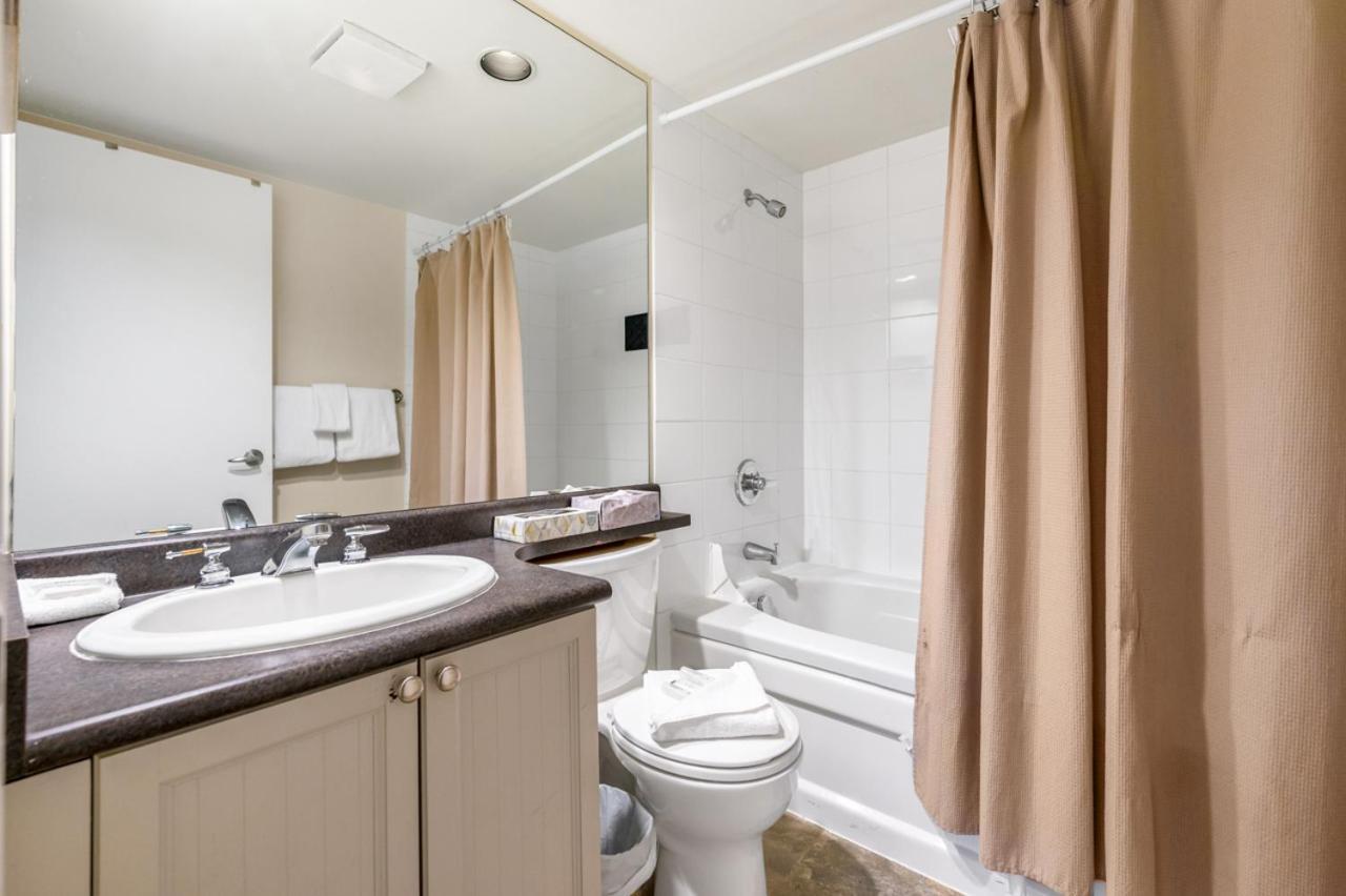 Tyndall Stone Lodge By Cozystay Signature วิสต์เลอร์ ภายนอก รูปภาพ